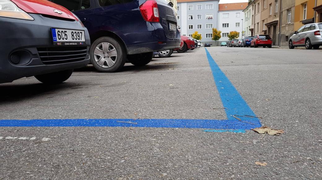 Modré parkovací zóny České Budějovice, Pražské předměstí, parkování, rezidenti, placené stání. Ilustrační foto