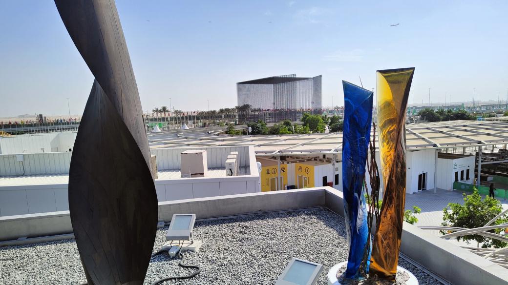 České sklo zdobí střechu českého pavilonu na výstavě EXPO 2020 v Dubaji