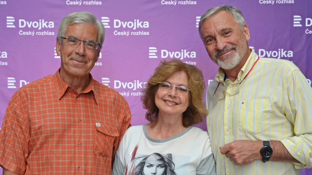 Marie Tomsová s manželem Milošem a moderátor Jan Čenský