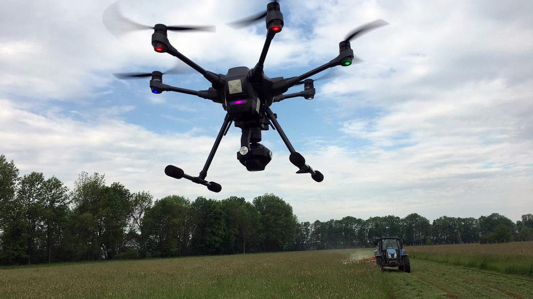 S vyhledáváním zvěře pomáhá dron