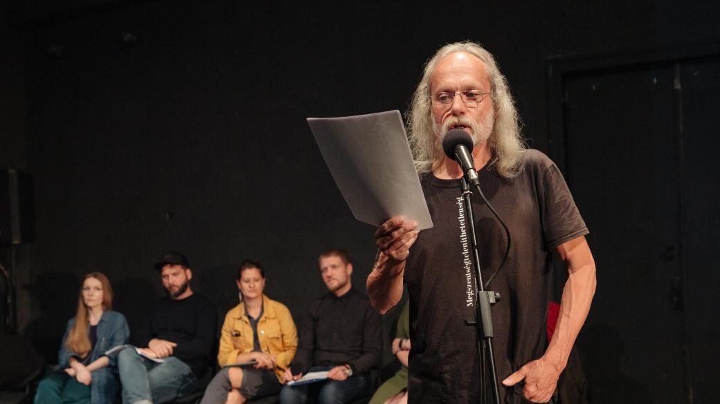 Měsíc autorského čtení ve Lvově, na scéně básník Petr Hruška