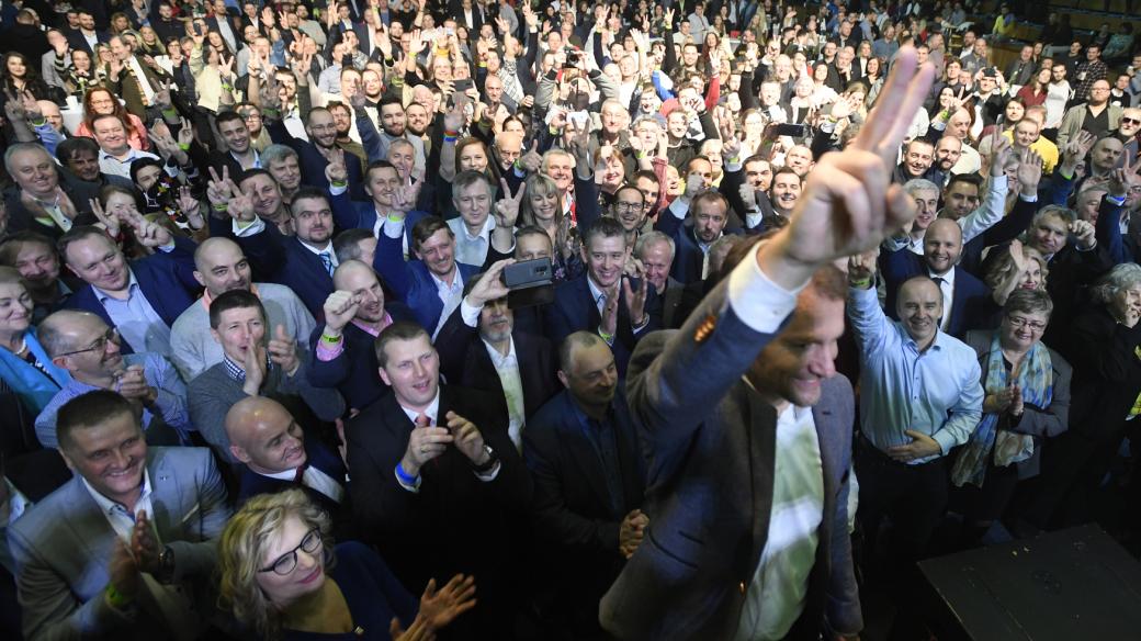 Igor Matovič oslavuje vítězství ve slovenských volbách