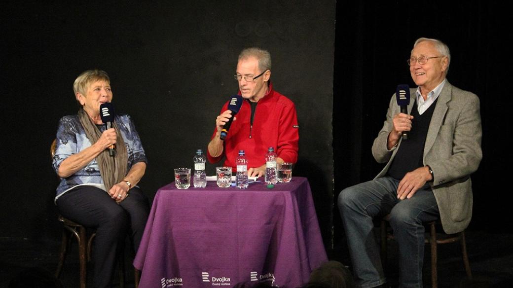 Jaroslava Obermaierová, Milan Hein a Jaroslav Satoranský v divadle Ungelt během natáčení pořadu Rozpravy Milana Heina