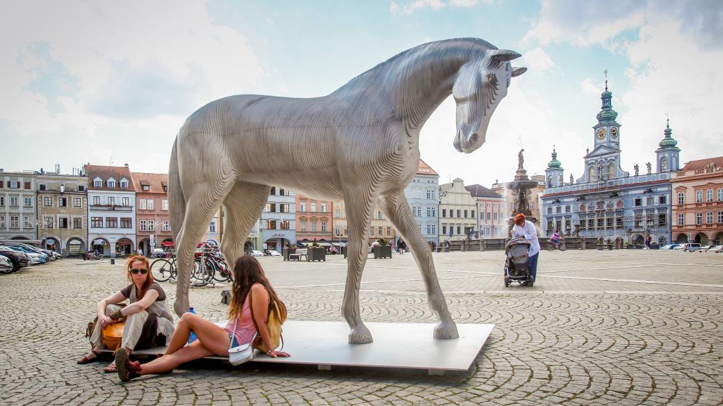 Umění ve městě v Českých Budějovicích 2022, Ocelový kůň Michala Gabriela na náměstí