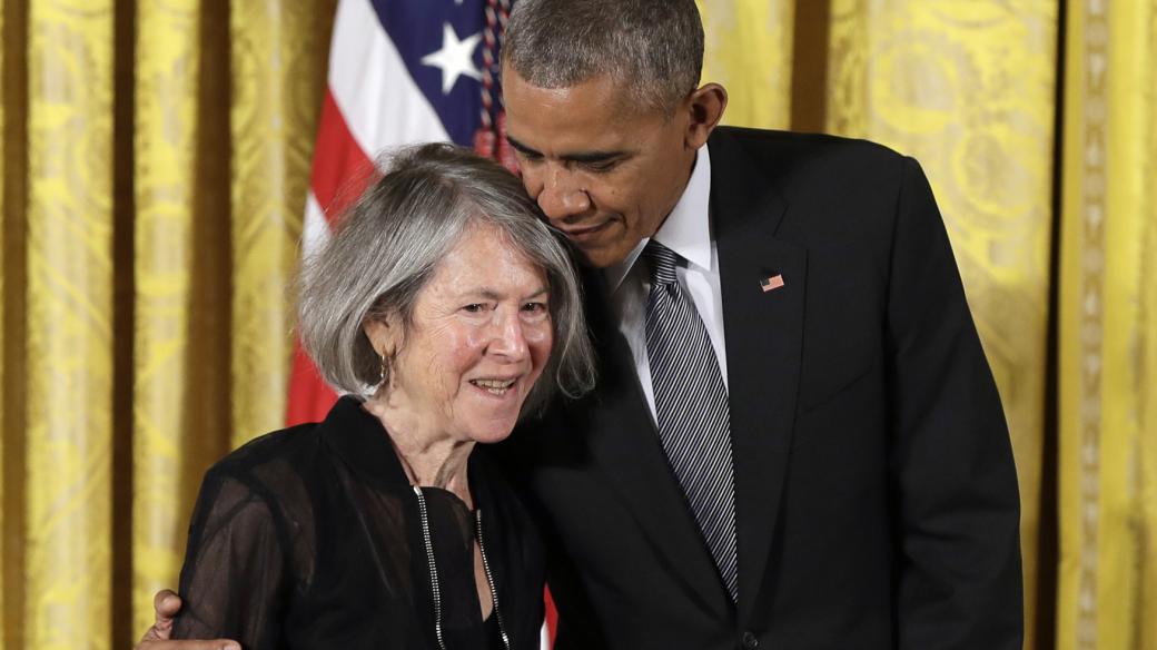 Laureátka Nobelovy ceny za literaturu Louise Glücková s prezidentem Barackem Obamou