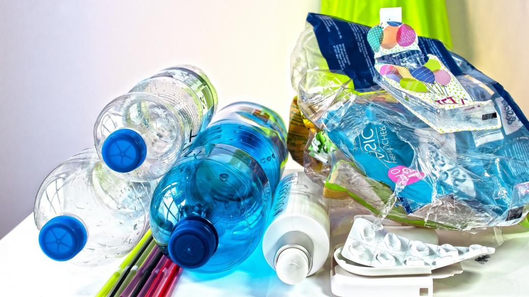 Zálohy na PET lahve by podle ekologa mohly pomoci recyklaci
