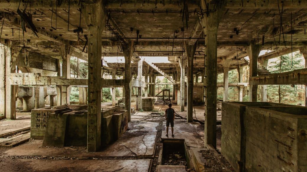 Jednou z budov, které seriál představí, bude i bývalý zajatecký tábor Sauersack