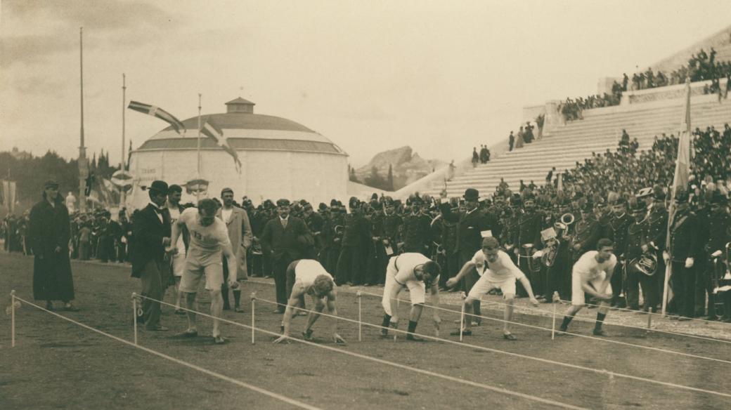 Závod ve sprintu na 100 metrů na prvních novodobých olympijských hrách v dubnu 1896 v Aténách