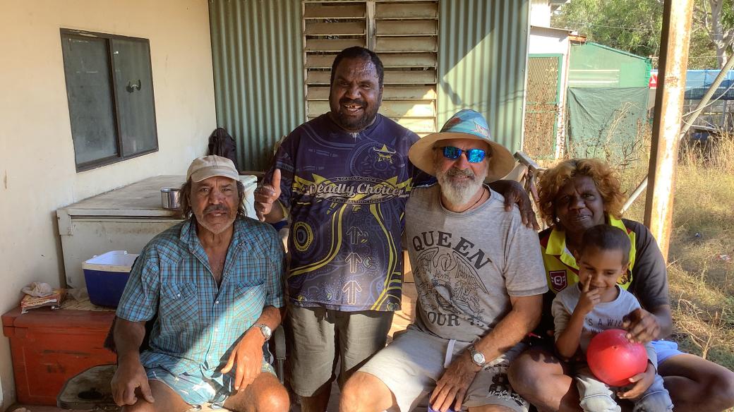 Mezi domorodými Australany je prý Kamenčákovým nejlépe