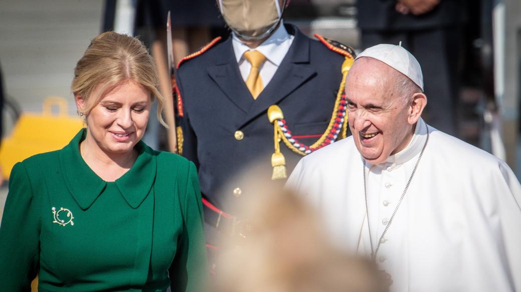 Papež František na návštěvě Slovenska. Na snímku se slovenskou prezidentkou Zuzanou Čaputovou