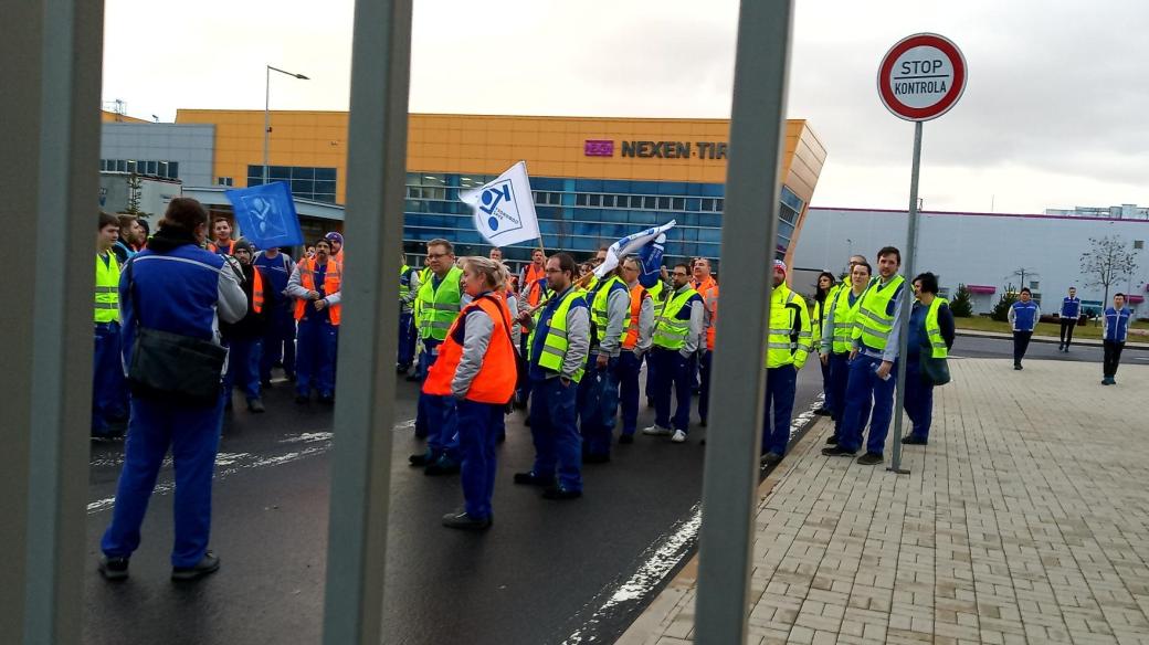 Zaměstnanci továrny na pneumatiky u Žatce zahájili 31. ledna stávku za vyšší mzdy
