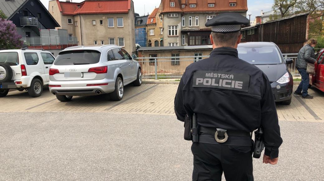 Městská policie ve Vrchlabí zvyšuje kontroly placení parkovného
