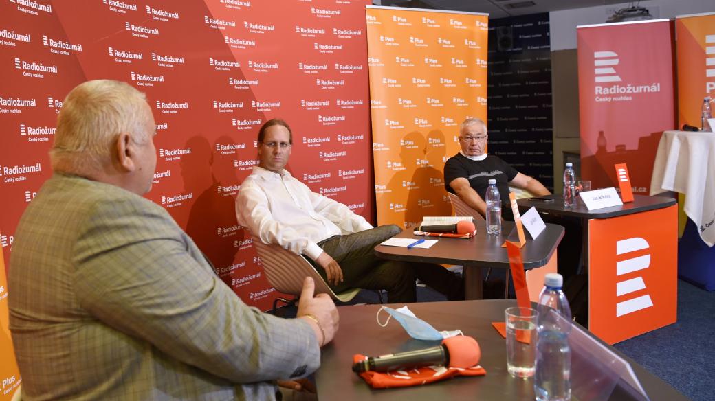 Předvolební debata s Janem Březinou (nestraník za KDU-ČSL), Milošem Peterou, náměstkem hejtmanky (ČSSD) a ústavním právníkem Janem Wintrem