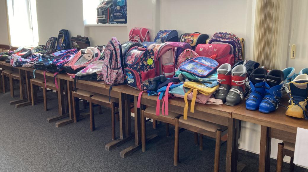 Znojemská charita nabízí rodinám v tíživé situaci školní batohy, sešity a další potřeby