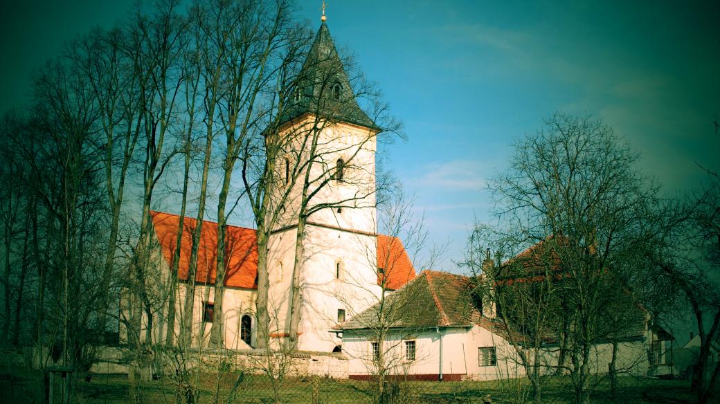 Kostel Jana Křtitele v Lomnici nad Lužnicí