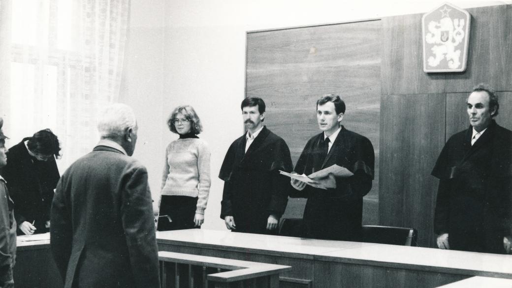 Josef Baxa jako soudce Okresního soudu v Plzni v roce cca 1985