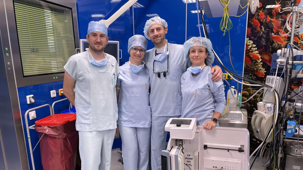 Tým lékařů z pražského IKEMu provádějící transplantace srdce