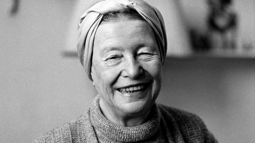 Spisovatelka, feministka a filozofka Simone de Beauvoir v roce 1983