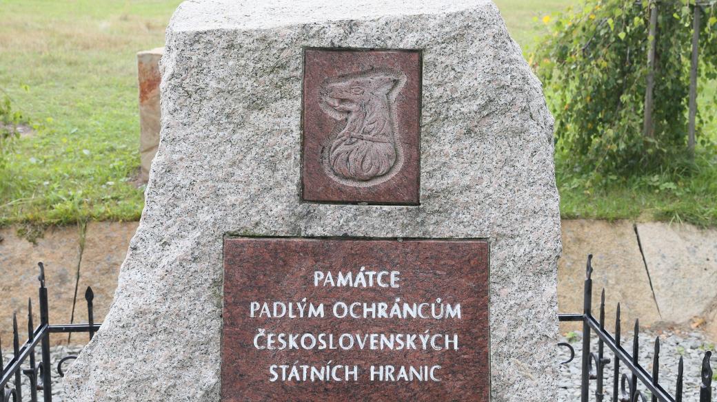 Pomník památce padlým ochráncům československých státních hranic na Cínovci