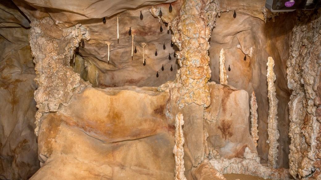 Přímo pod věží pardubického zámku vznikla jeskyně