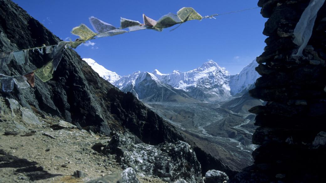 Vrchol páté nejvyšší hory světa Makalu v Himálaji
