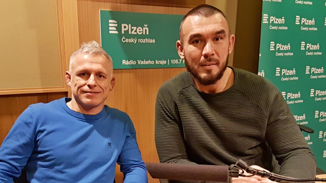 Boxer Václav Pejsar (vpravo) a trenér Petr Klikoš