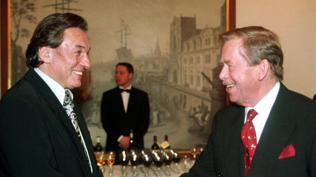 Karel Gott a Václav Havel v prosinci 2000