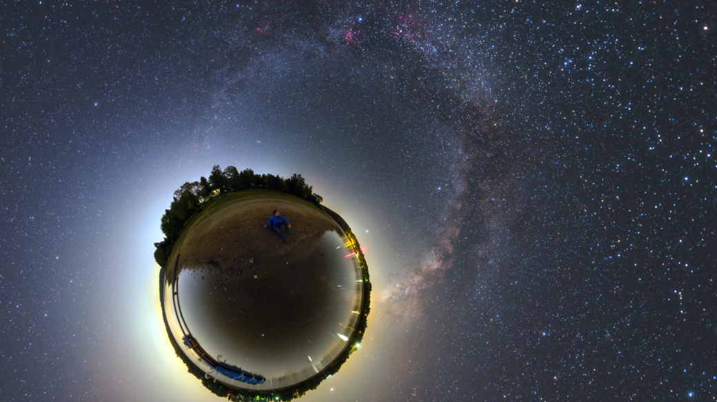 Mléčná dráha nad sečskou přehradou (panoramatický snímek upravený ve stylu little planet)