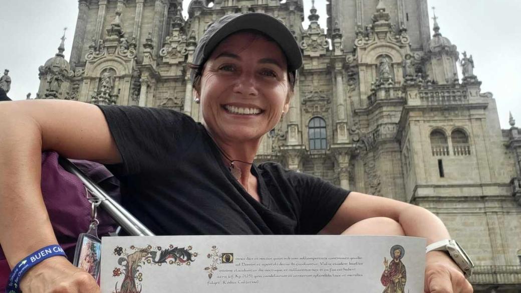 Martina Ferencová s certifikátem o absolvování pouti do Santiaga de Compostela