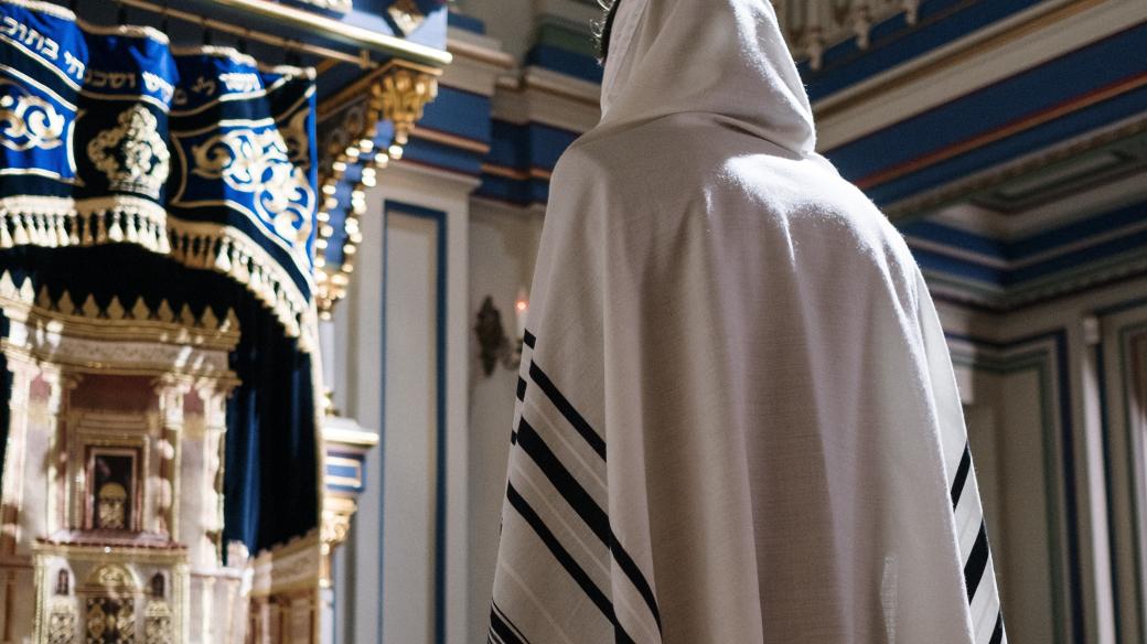 Modlitba v synagoze