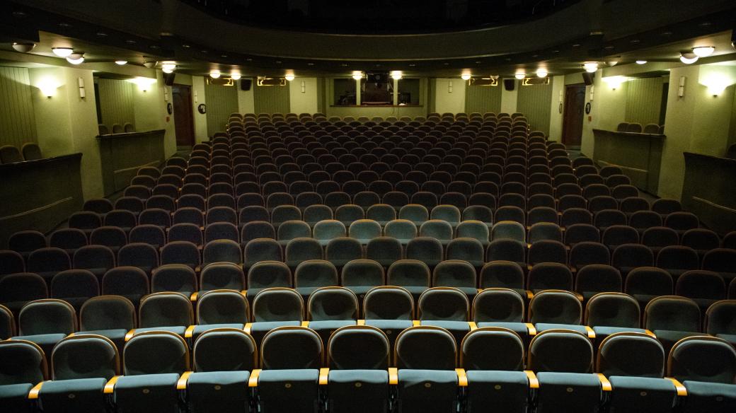 Prázdný divadelní sál
