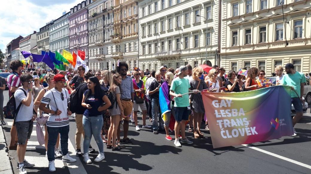 Prahou prošel průvod hrdosti Prague Pride.

