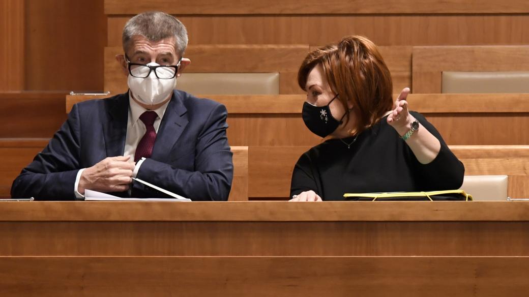Premiér Andrej Babiš a ministryně financí Alena Schillerová v Senátu