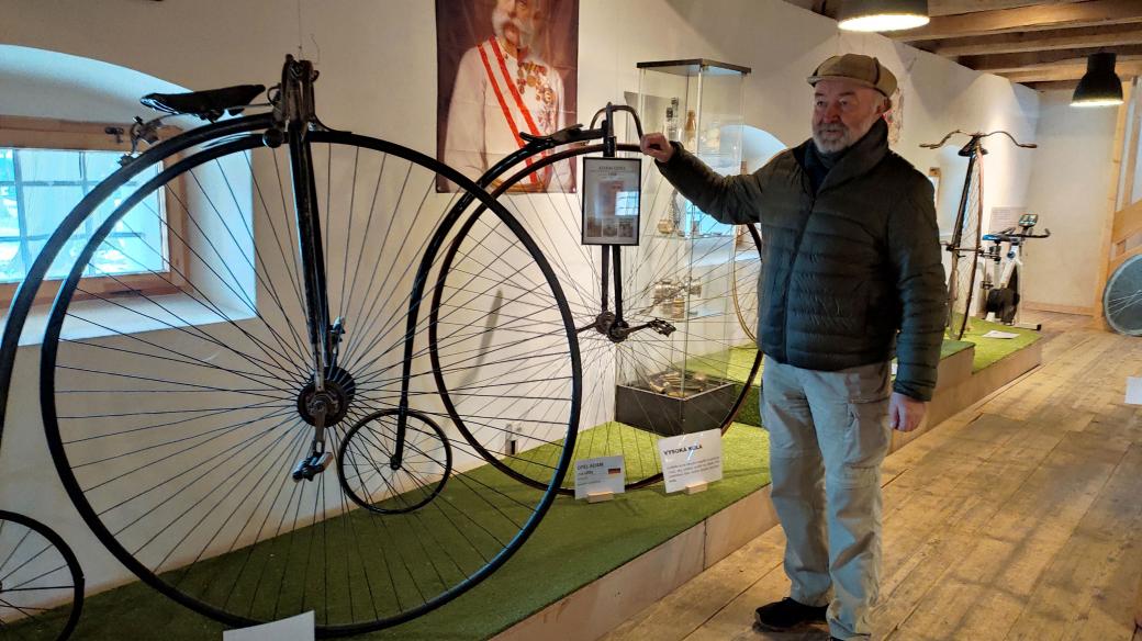 Návštěva u největšího českého sběratele cyklistiky Jiřího Uhlíře v jeho Cyklomuzeu v Žirči