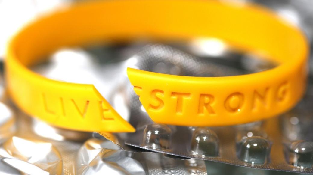 Lance Armstrong náramek Live strong doping