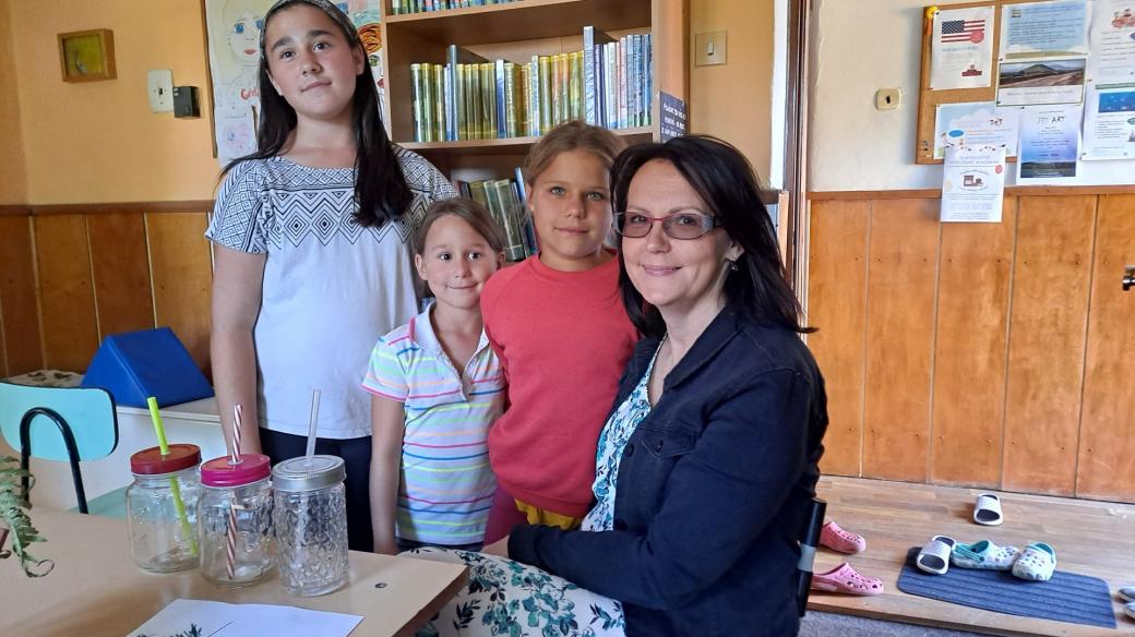 Bývalá manažerka Barbora Škrbelová obnovila knihovnu v Jiříkově na Bruntálsku