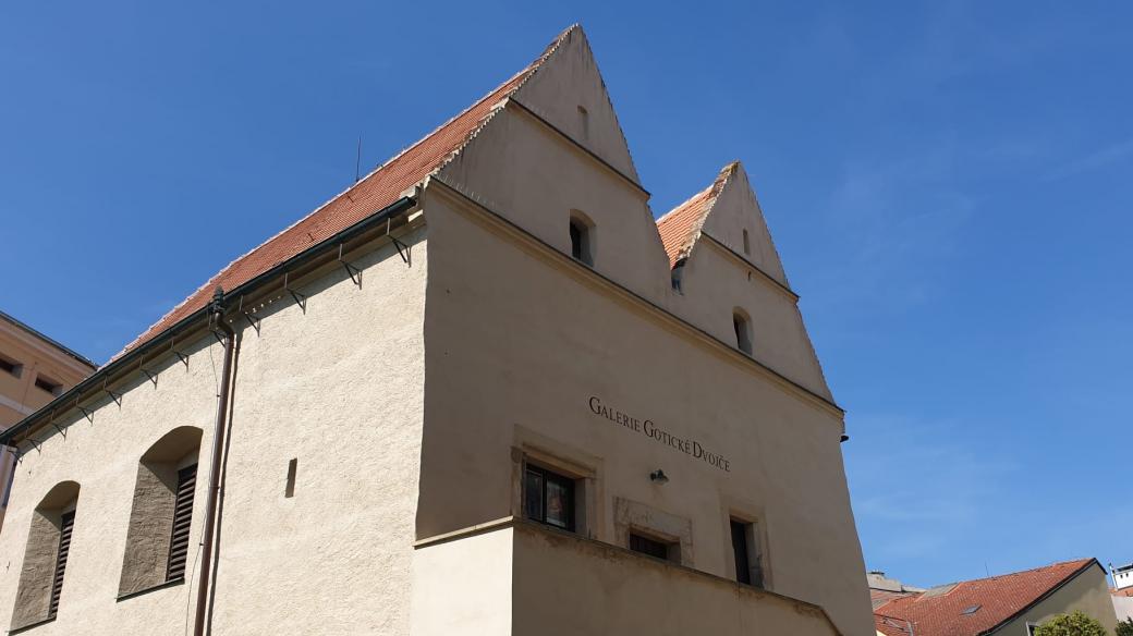 Litografická dílna síldlí v historickém domě Gotické dvojče