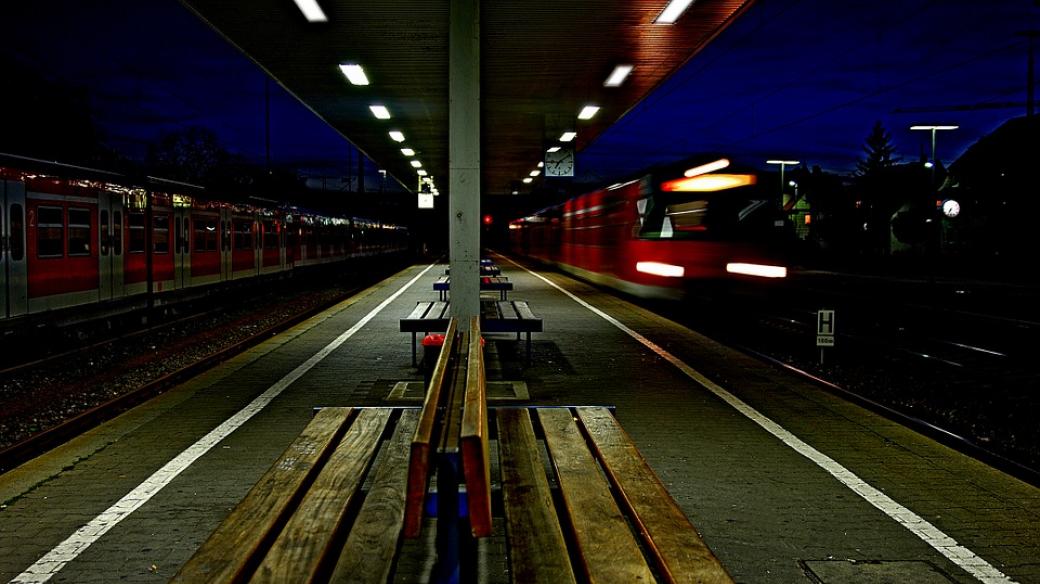 Noční vlakové nádraží