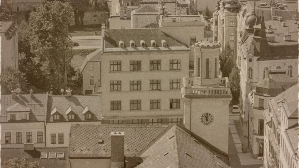 Ilustrační snímek budovy staré radnice v Jablonci nad Nisou - upraveno