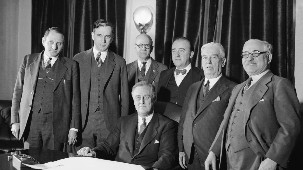 Adolf J. Sabath (zcela vpravo) na snímku z roku 1933