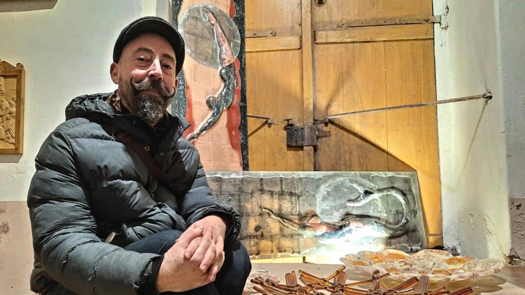 Sklářský výtvarník Ricardo Hoineff vystavuje v Křišťálovém chrámu