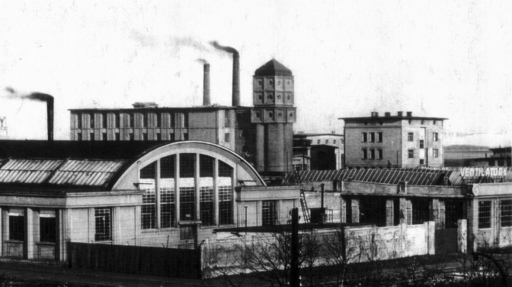 30. léta, továrna Podhajský a v pozadí Hostivařské ateliéry