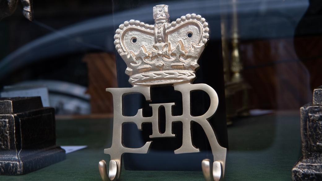 Královský monogram Elizabeth Regina