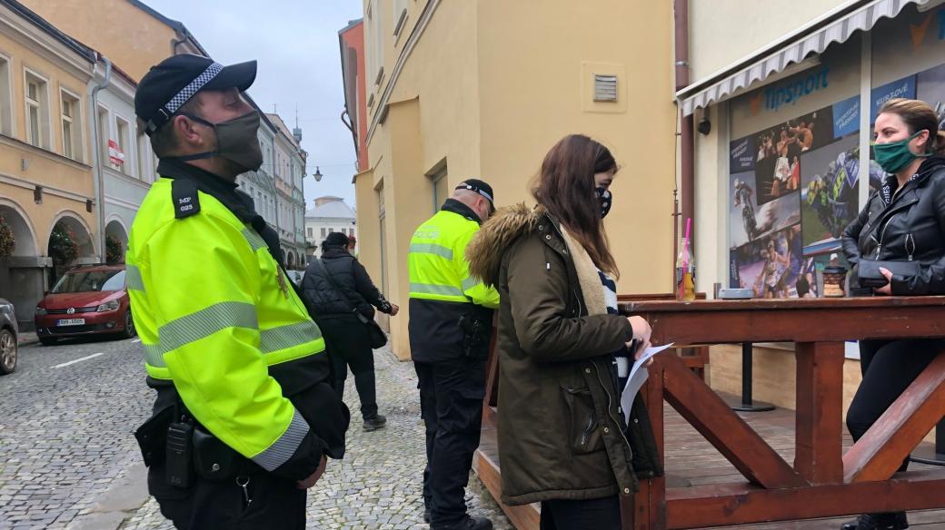 Trutnovská městská policie se zaměřuje na kontroly nošení roušek
