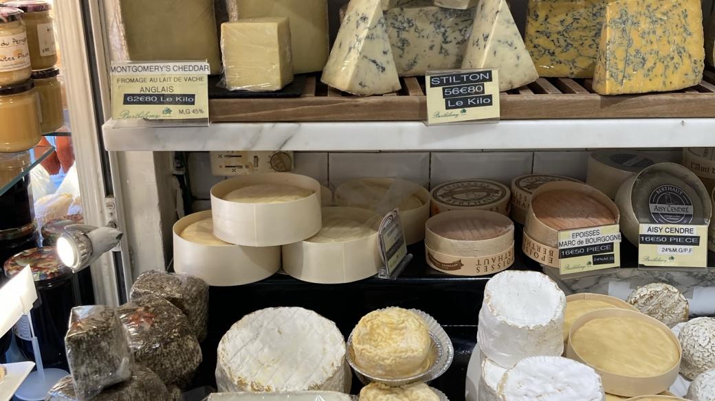 V sýrárně Barthélémy mají přes dvě stě druhů sýrů