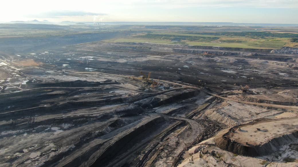 Těžbu uhlí řeší tzv. uhelná komise, která se naposledy sešla v červnu v areálu elektrárny Počerady. Ministr průmyslu, obchodu a dopravy Karel Havlíček (za ANO) tehdy uvedl, že do konce letošního roku komise stanoví postup útlumu těžby uhlí.