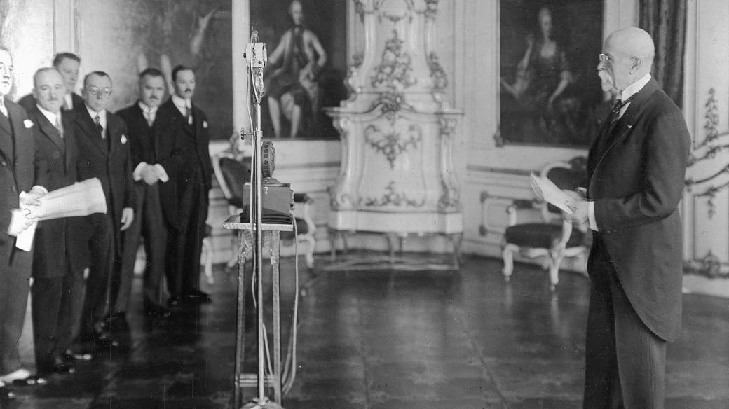 T. G. Masaryk při projevu k členům vlády (1928)