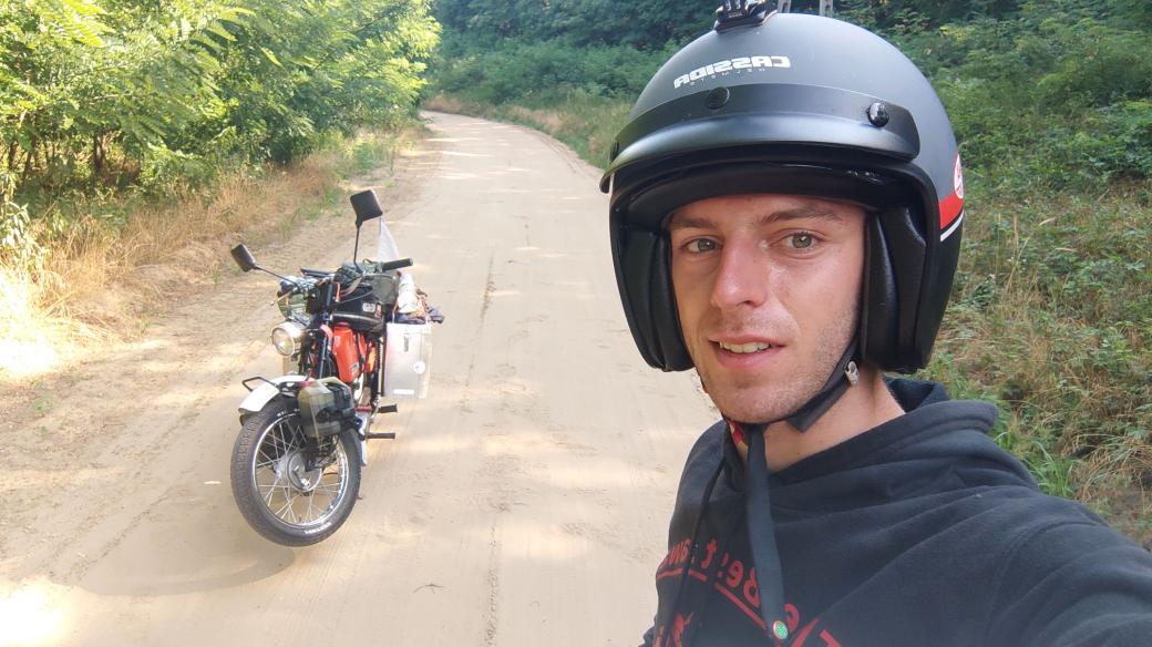 Prázdninový výlet Josefa Kmenta na motorce přes Slovensko, Maďarsko až do Rumunska