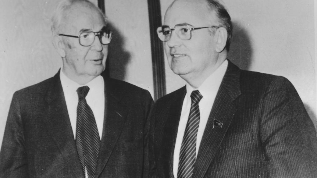 Gustav Husák s Michailem Gorbačovem