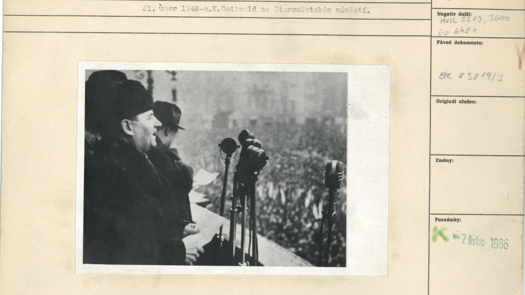 21. únor 1948, K. Gottwald na Staroměstském náměstí